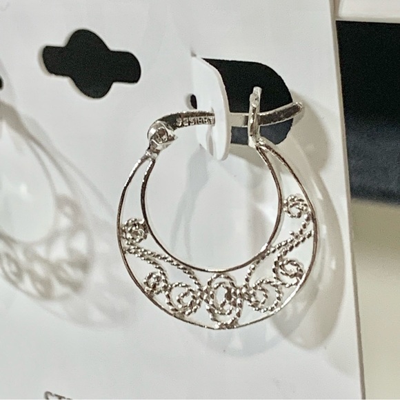 NWT open work filigree small hoop earrings - Picture 8 of 10